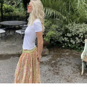 Kjol från zara - Jätte fin kjol från zara!💓 Säljer vid endast bra bud! 🥰