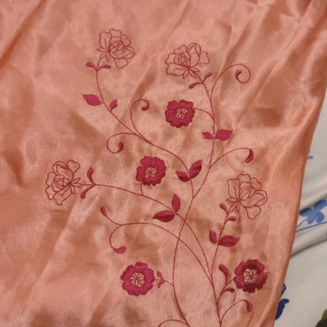 Satinlinne med knyten - 91