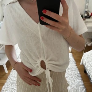 Blus - Supersöt blus från zara i storlek s! Använt en gång så den i superbra skick! 