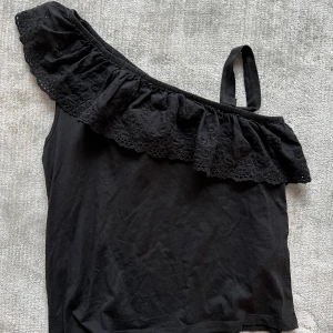 Topp  - Aldrig använd, söt i sommar 