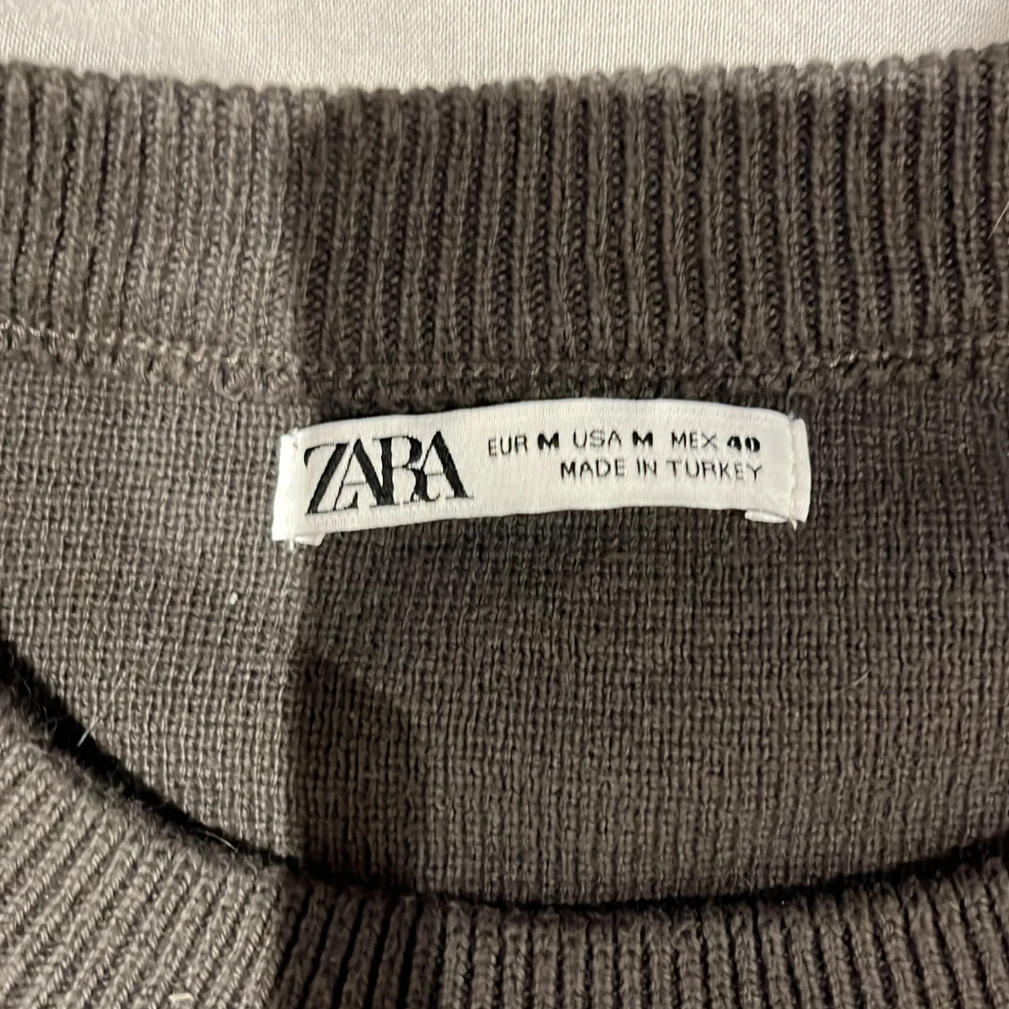 Grå/grön tröja - 91