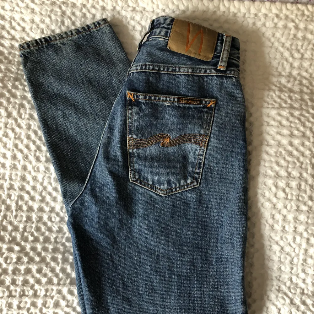 Jeans från Nudie i modellen ”breezy britt”. Använda endast vid ett fåtal tillfällen. Nypris 1600:- . Jeans & Byxor.