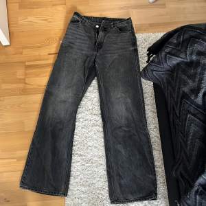 Yoko vida svarttvättade jeans 