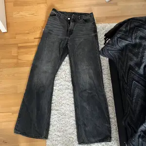 Yoko vida svarttvättade jeans 