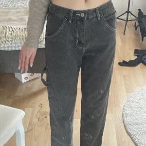 Mörk gråa jeans - Jeans från YesStyle! De har två färg fläckar dock, men det är allt! 