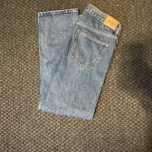 Säljer ett par weekday jeans, som nya inga skador eller som helst hål. Hör av dig vid minsta fråga ⭐️