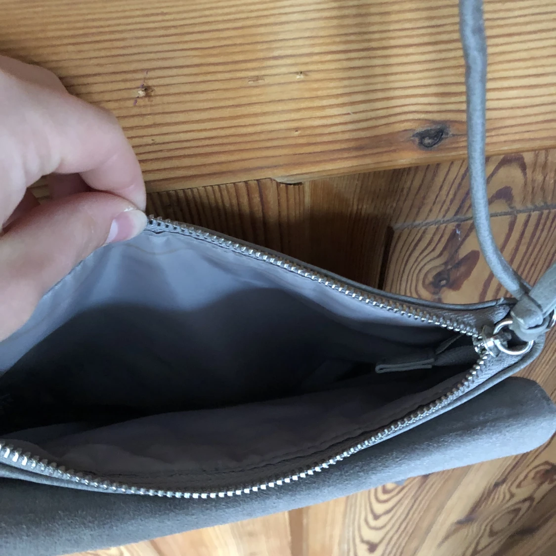 Grå axelväska  - 91