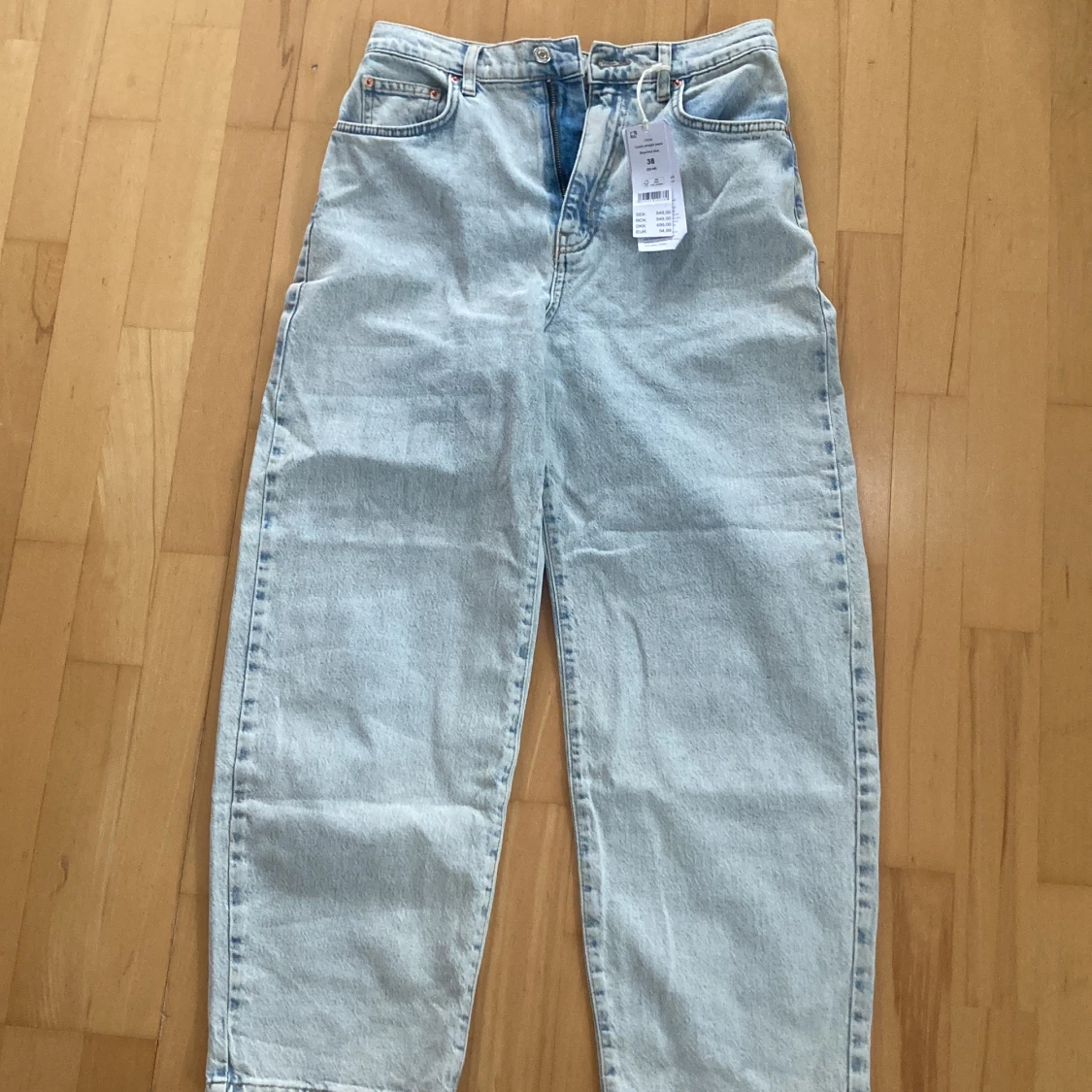 Oanvända jeans