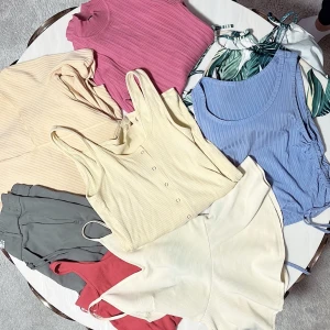 370kr allt ingår  - säljer alla dessa 8 plagg för endast 370kr finns vissa plagg som är nya 