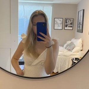 Linne - Säljer linne från nakd i storlek 36💕💕öppen bak i ryggen ! 