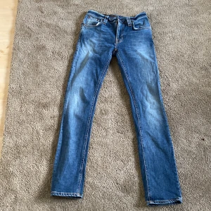 Nudie jeans  - Riktig snygga Nudie jeans. Nypris ligger på 1600kr. Hör av er vid frågor! Priset är inte bestämt.