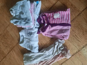 Klädpacket storlek 56 - Klädpacket storlek 56, bodys, byxor, kofta och pyjamas