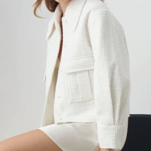 Jacka - Intressekoll! Jättefin jacka/kappa från Ginatricot, använd ett fåtal gånger och i nyskick. Köpt för 700kr