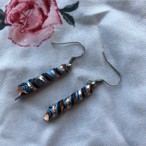 Örhängen  - Säljer dessa snygga örhängen pga att de kommer inte till användning.💕 använda att fåtal gånger, skriv gärna vis frågor .