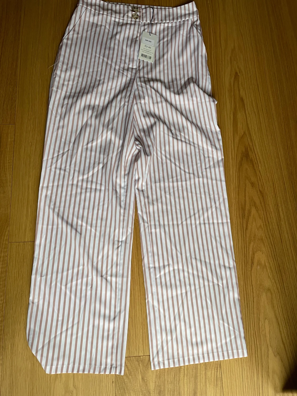 Byxa oanvänd NA-KD - 90