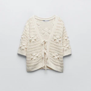 Kofta  - Säljer min trekvarsärmade kofta från zara. Aldrig använd!