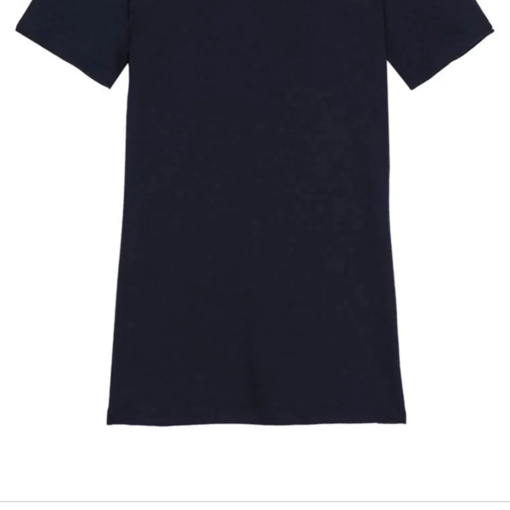 Hej! Någon som vore intresserad av att byta min intimissimi t-Shirt i mörk blå till en mindre storlek. Den är storlek M men vill gärna byta till en S. Tröjan är helt nysick köpte den förra veckan och har aldrig använt den. Kan även byta till den långärmad. T-shirts.