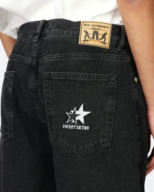 SWEET SKTBS - Baggy Jeans från sweet sktbs som är använda vid ett tillfälle. Köptes för 799. Skriv för att köpa eller andra frågor! 🌟