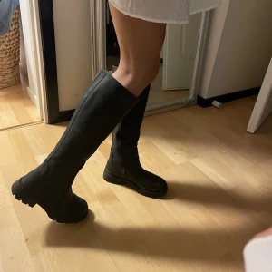 boots - säljer mina boots !! snygga till hösten💖bra skick! köpta i Spanien 