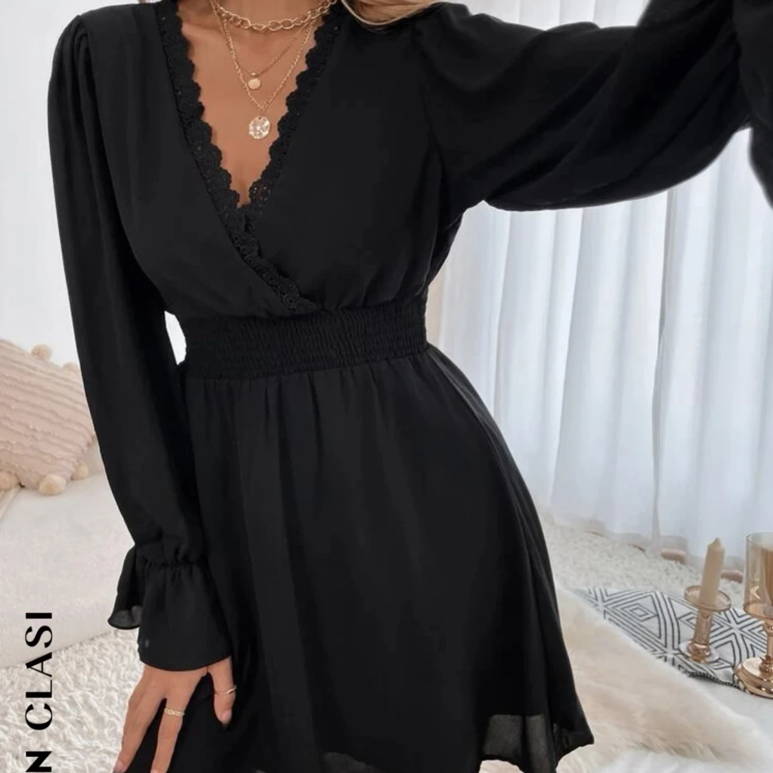 Svart slät och elegant klänning