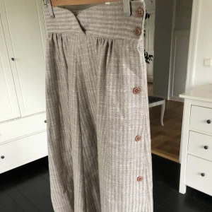 Vintage kjol - Vintage kjol, halvlång. Superfint skick. 