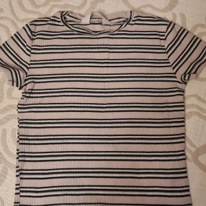 Top från HM - 146-152, 30kr + frakt 15kr