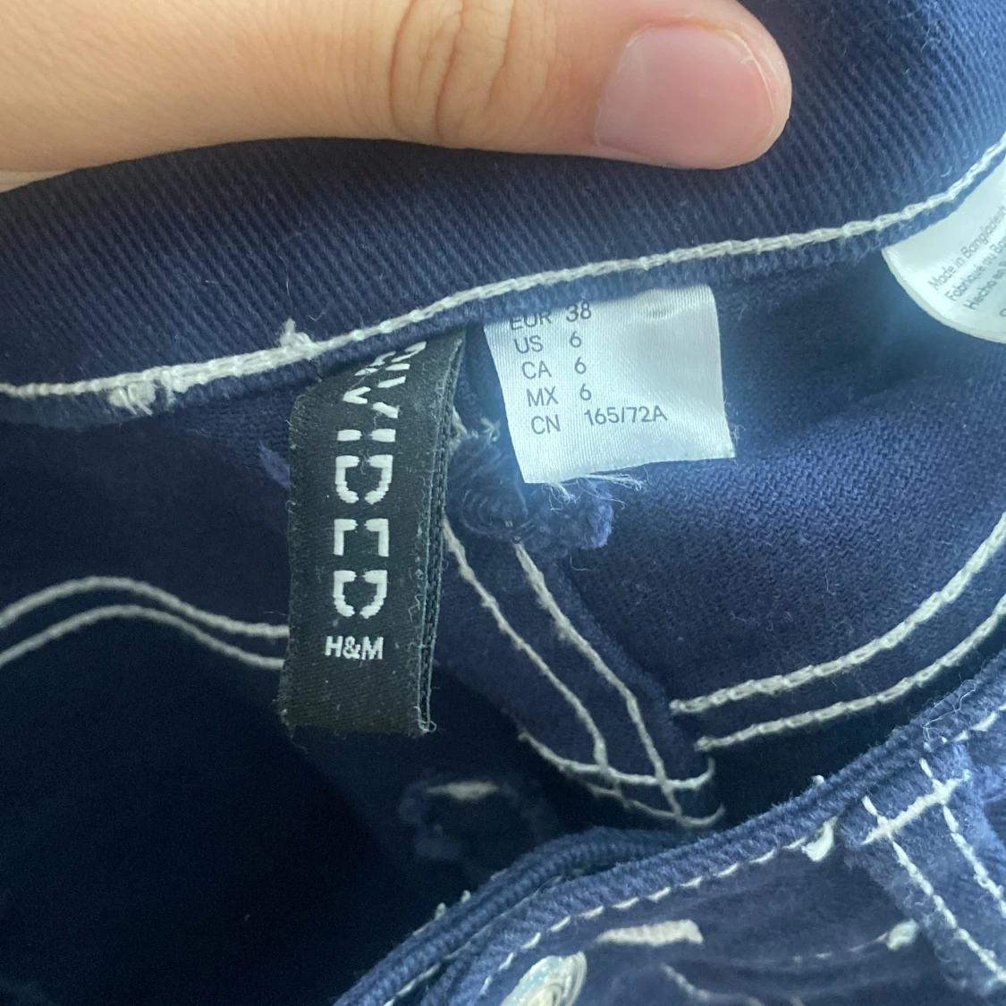 Blåa byxor med vit tråd - 91