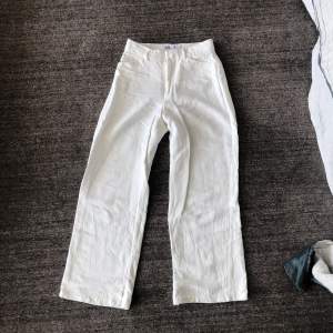Vita linne byxor från zara. Lite för korta för mig som är 166cm. 150kr