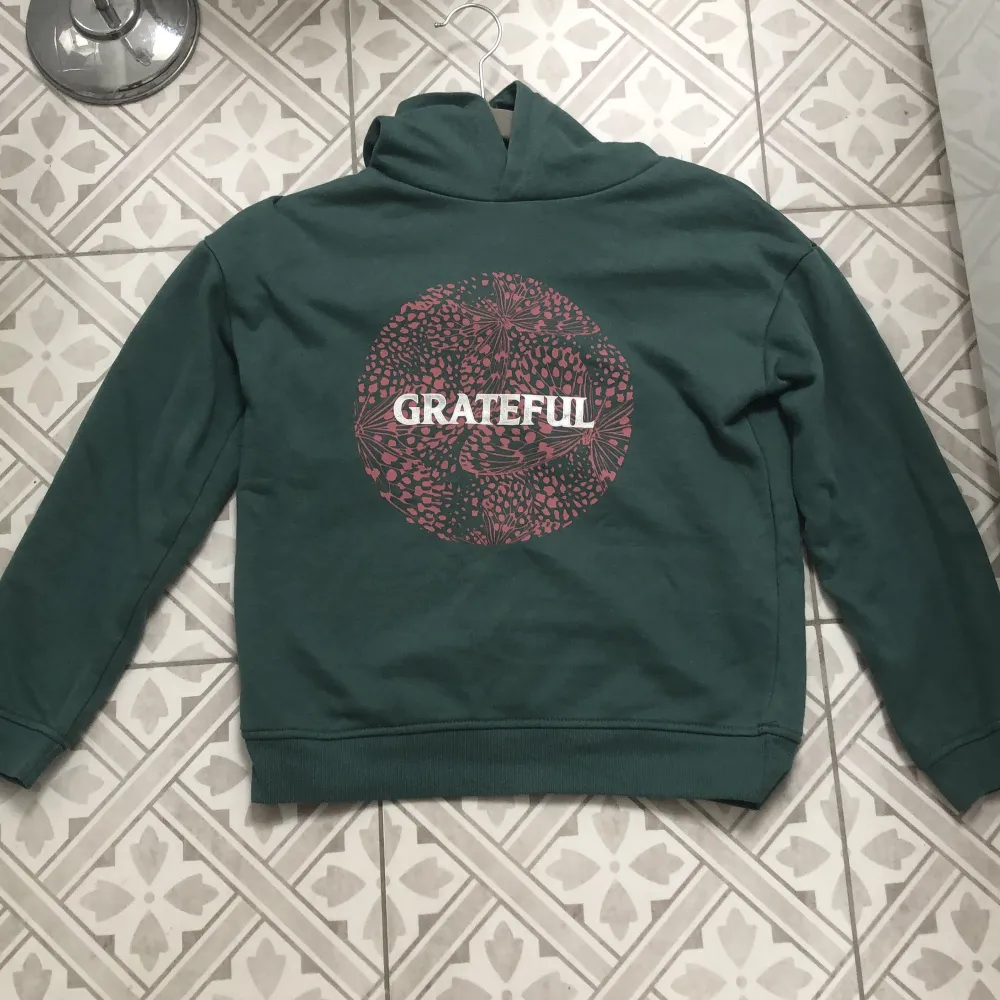 Grön (Grateful) hoodie . Hoodies.