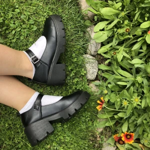 Mary janes  - Säljer mina super söta skor som inte riktigt passar min stil längre.  Passar både 38/39