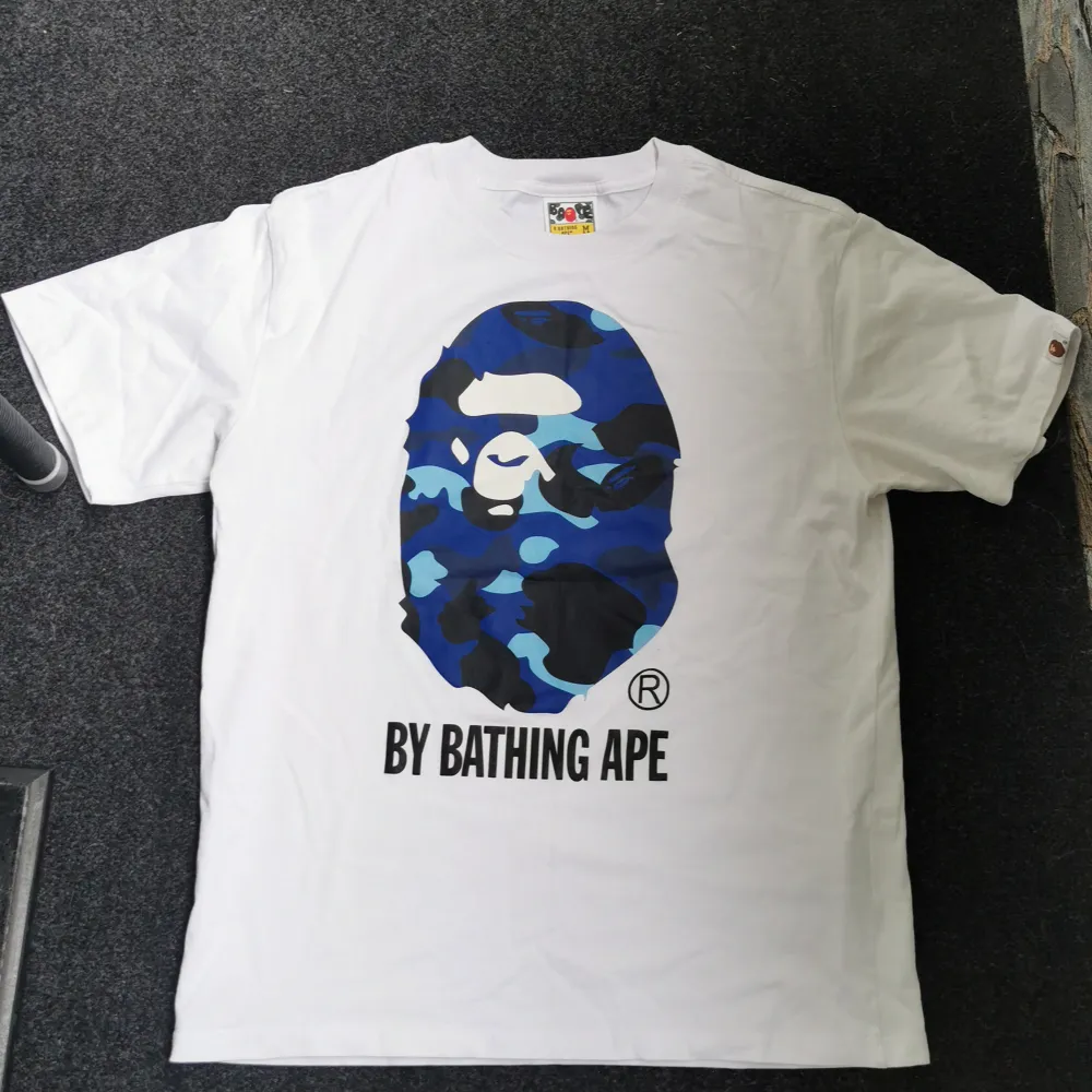 Säljer dessa 3 feta bape T shirts som är i bra skick. Alla 3 tröjorna för 900 kr. . T-shirts.