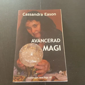 Avancerad magi bok - En bok om magi och för dig som vill veta mer om det! Boken är i nyskick☺️