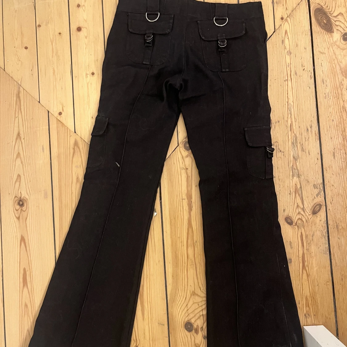 Svarta cargobyxor