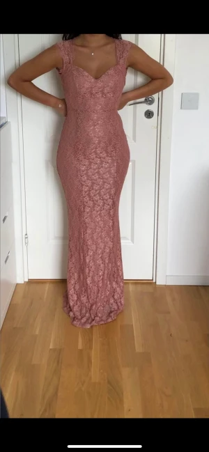 billig festklänning  - fest klänning storlek xs. nytt skick. kan diskutera pris. 