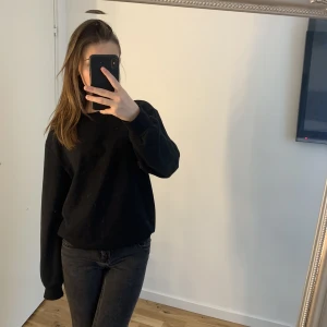 Hoodie - Köptes på herr avdelningen, men passar även för tjejer. Inga tecken på användning. 💕