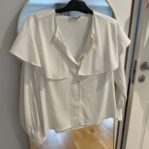 Blus - Jättefin blus i silkesmaterial som jag aldrig har använt💕