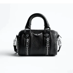 sunny nano studs bag - Säljer min jätte fina zadig väska som är i så bra sick! köpte i butik för 3200kr men på hemsidan kostar den 4000 kr, Man får med kvitto och dust bagen till!💕 priset kan diskuteras 