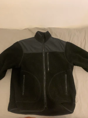 Fleece jacka L - Fleece jacka från HM storlek L 