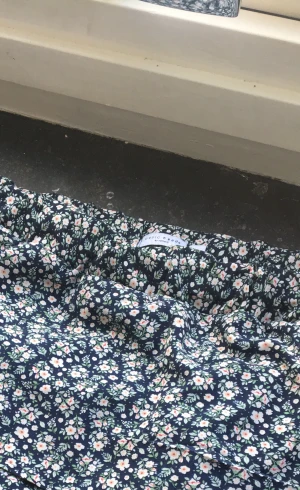 Blommig kjol - Säljer denna kjol inte andvänt så mycke