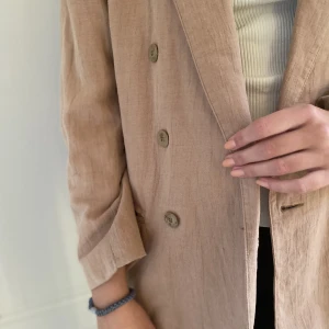 Så snygg linnekavaj  - Så snygg fodrad vintage linnekavaj från PTA. Storlek 38 men mer som 40 lite oversize. Färgen är brun-rosa-beige☺️