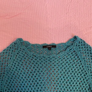 Nät-tröja - Snygg vintage nättröja🪩Ett litet hål men de är inget man tänker på, kan skicka bild om så önskas🎀 Om man vill ha de fraktat så kostar frakten 66kr💌