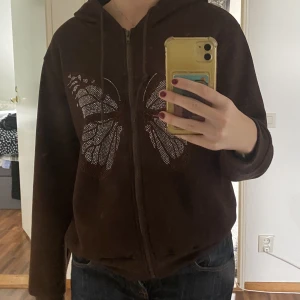 Zipup Hoodie  - Hoodie med fjäril av Rhinestones 
