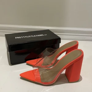 PLT Open Toe Chunky Heel - Strl 6/39. Aldrig använda för färgen va inte min vibe. Orginalförpackning finns kvar. 