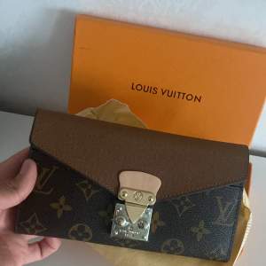 Louis Vuitton plånbok, a-kopia. Låda tillkommer! Aldrig använt. Fler bilder går att ordna!