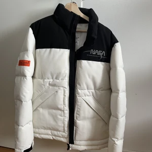 Nasa Jacka - Använd 2 gånger Nyskick 