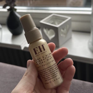 Plump & Glow  - Plump & Glow mist från Emma Hardie. Aldrig använd  Ordinarie pris ca 400kr  Säljer för 90kr 