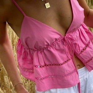 Sommrig topp - Så fin sommrig topp från shein! Liknar den från zara på första bilden, (aldrig använd) 🩷