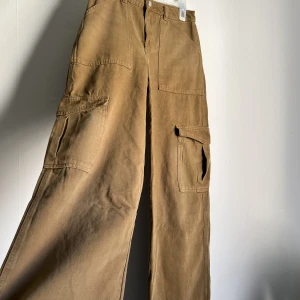 Weekday jeans - Snygga jeans från weekday!  Säljer då jag har samma modell i en annan färg som jag personligen gillar mer. Använd 1-2 ggr. Köpt för 500kr