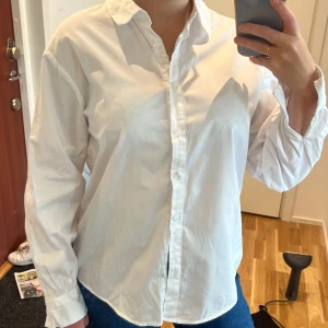 Vit ovsersize skjorta - Vit oversize skjorta från NAKD, storlek 36! 75kr + frakt