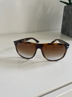 Rayban solglasögon  - Rayban solglasögon  Ordinarie pris 1089